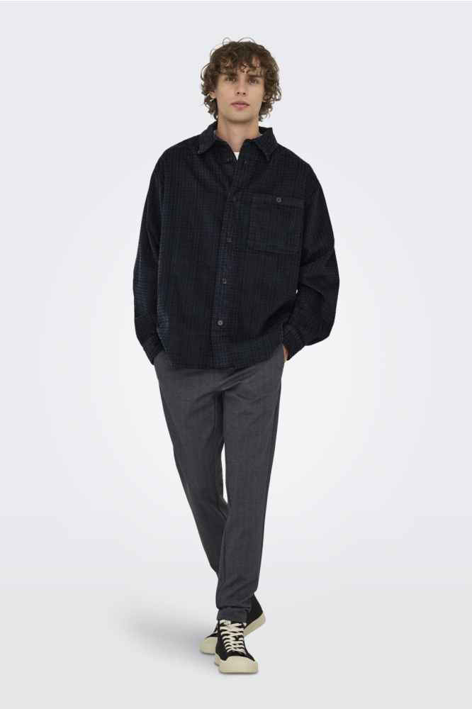 Only & Sons zwarte heren overhemd | Model vooraanzicht