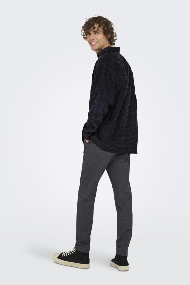 Only & Sons zwarte heren overhemd | Model achteraanzicht