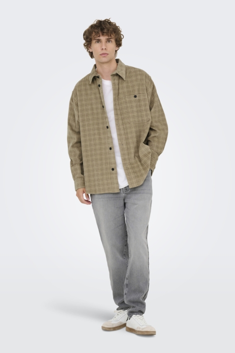 Only & Sons camel heren overhemd | Model vooraanzicht
