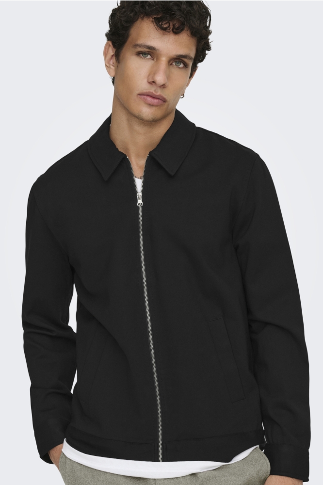 Only & Sons zwarte heren vest | Model vooraanzicht