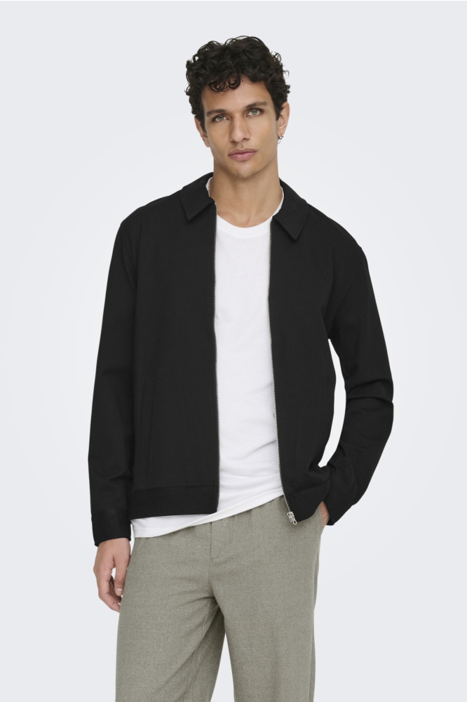 Only & Sons zwarte heren vest | Model vooraanzicht