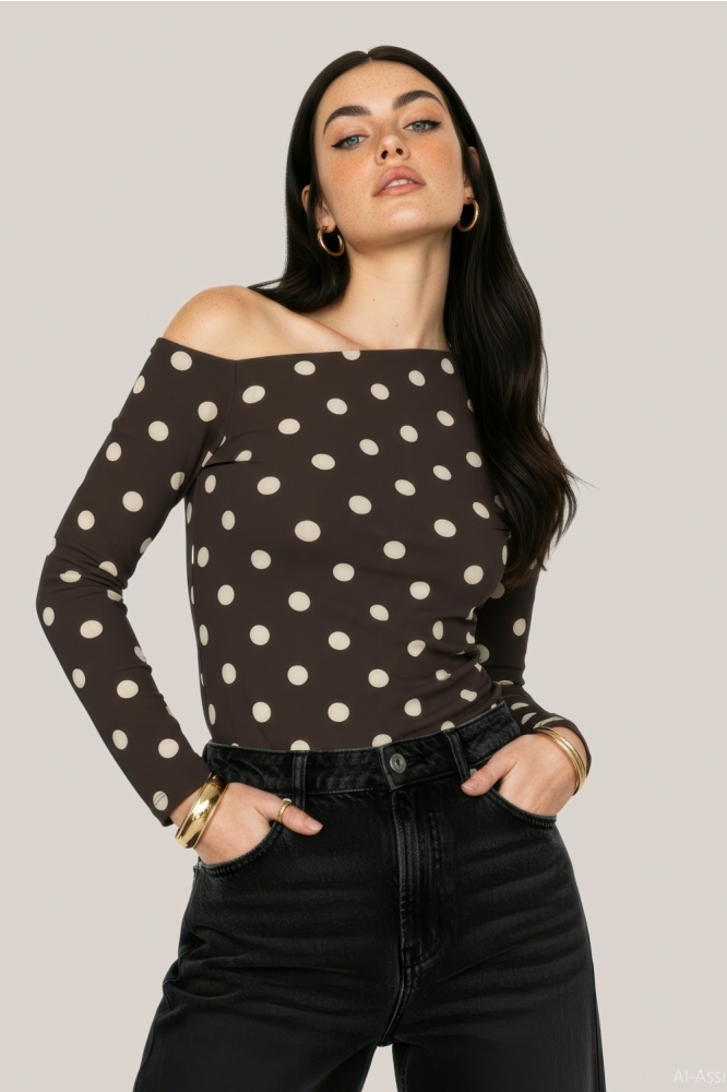 Hypedrop bruine dames t-shirt | Model vooraanzicht