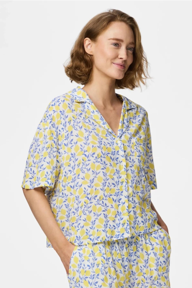 Pieces witte dames blouse | Model vooraanzicht