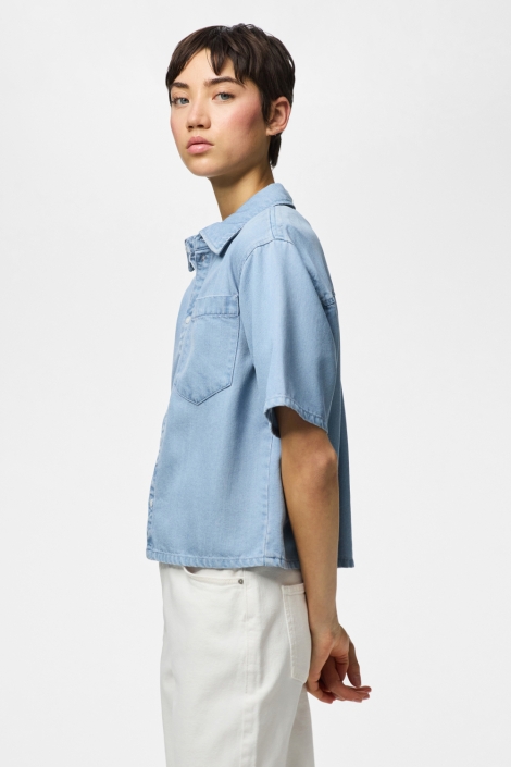 Pieces blauwe dames blouse | Model zijaanzicht