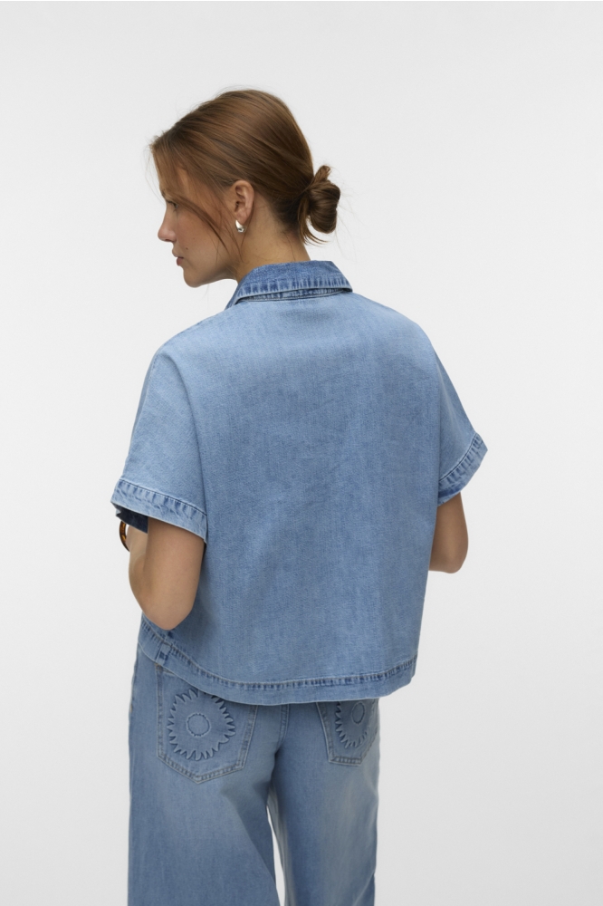 Vero Moda blauwe dames blouse | Model achteraanzicht