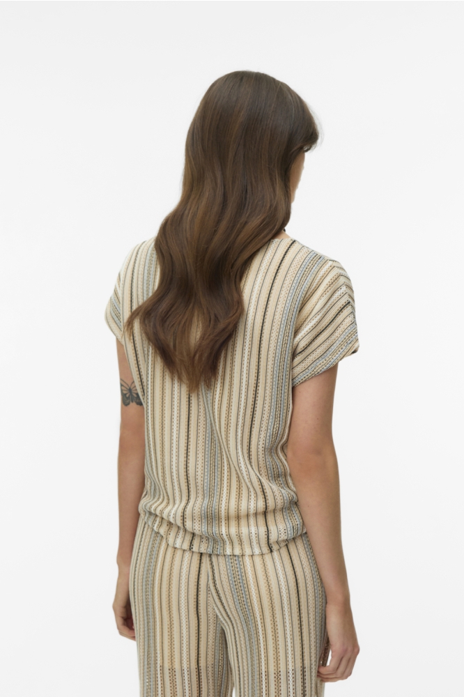 Vero Moda beige dames blouse | Model achteraanzicht