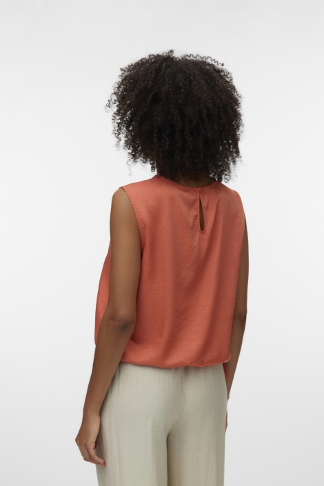 Vero Moda oranje dames blouse | Model achteraanzicht