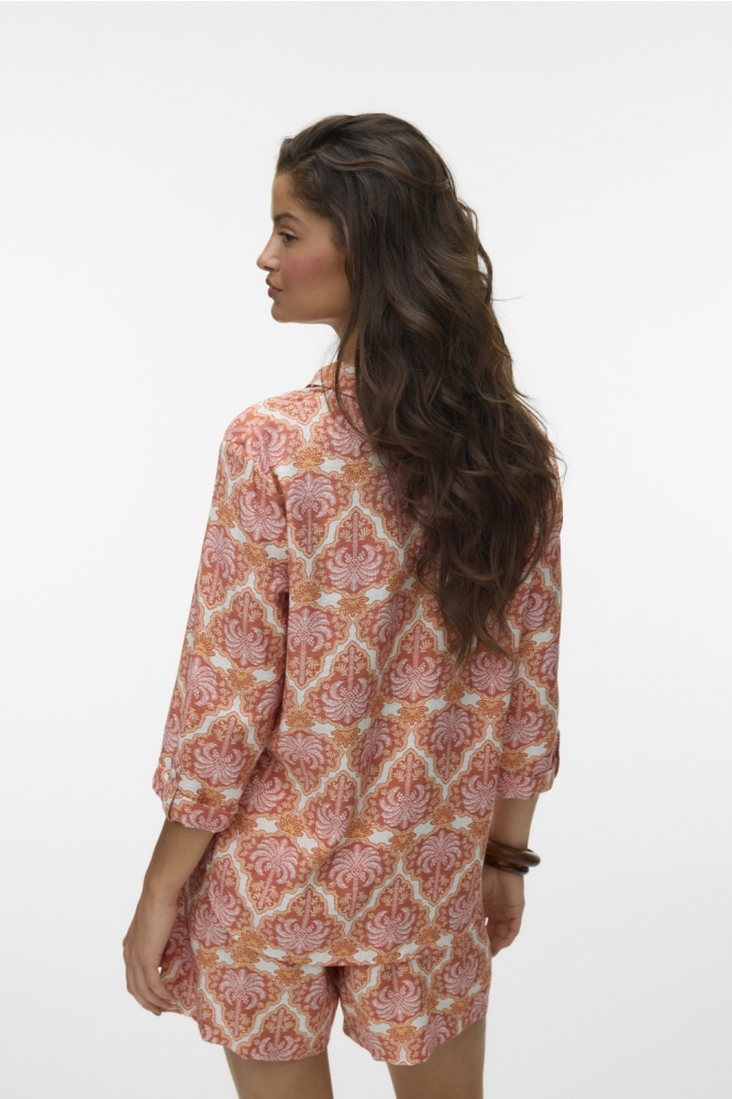 Vero Moda oranje dames blouse | Model achteraanzicht