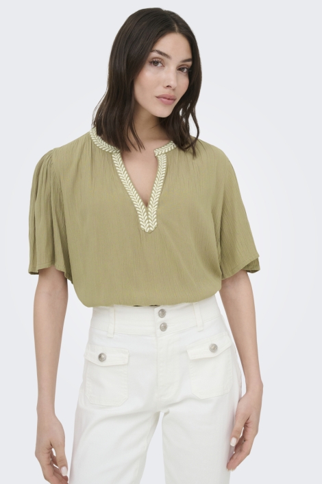 Jacqueline de Yong groene dames t-shirt | Model vooraanzicht