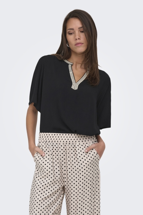 Jacqueline de Yong zwarte dames t-shirt | Model vooraanzicht