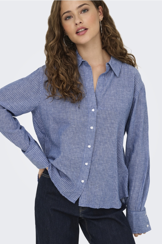 Jacqueline de Yong blauwe dames blouse | Model vooraanzicht