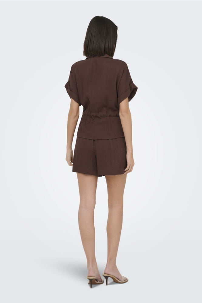 Jacqueline de Yong bruine dames blouse | Model vooraanzicht