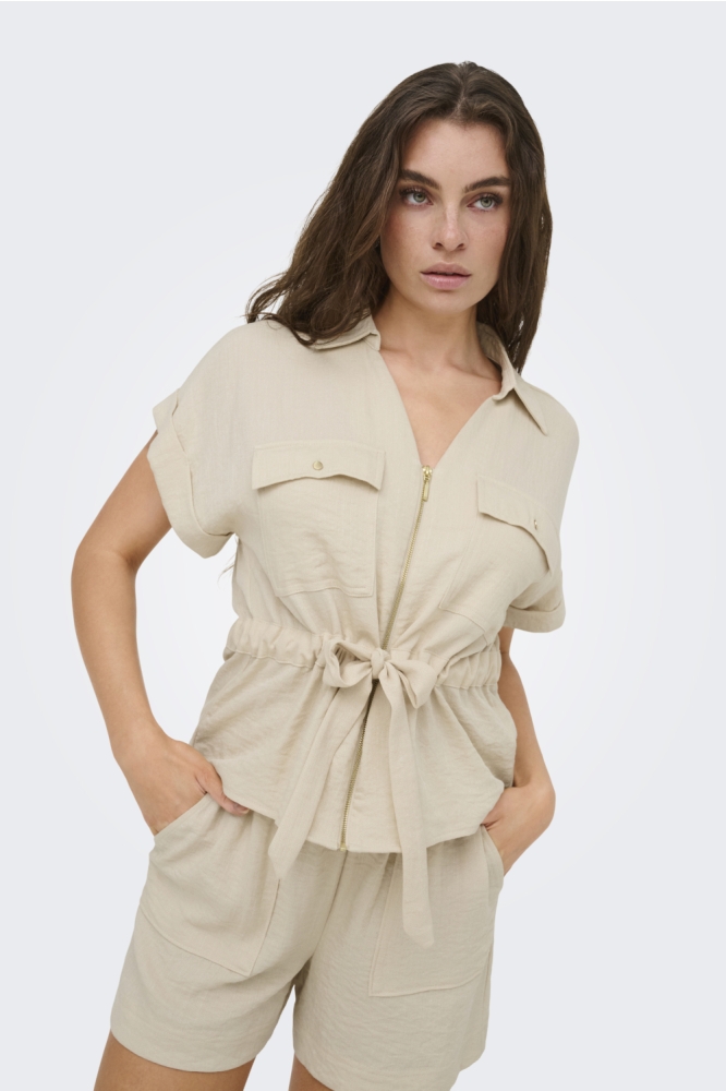 Jacqueline de Yong zand dames blouse | Model vooraanzicht