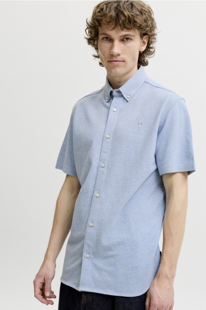 Jack & Jones blauwe heren overhemd | Model vooraanzicht