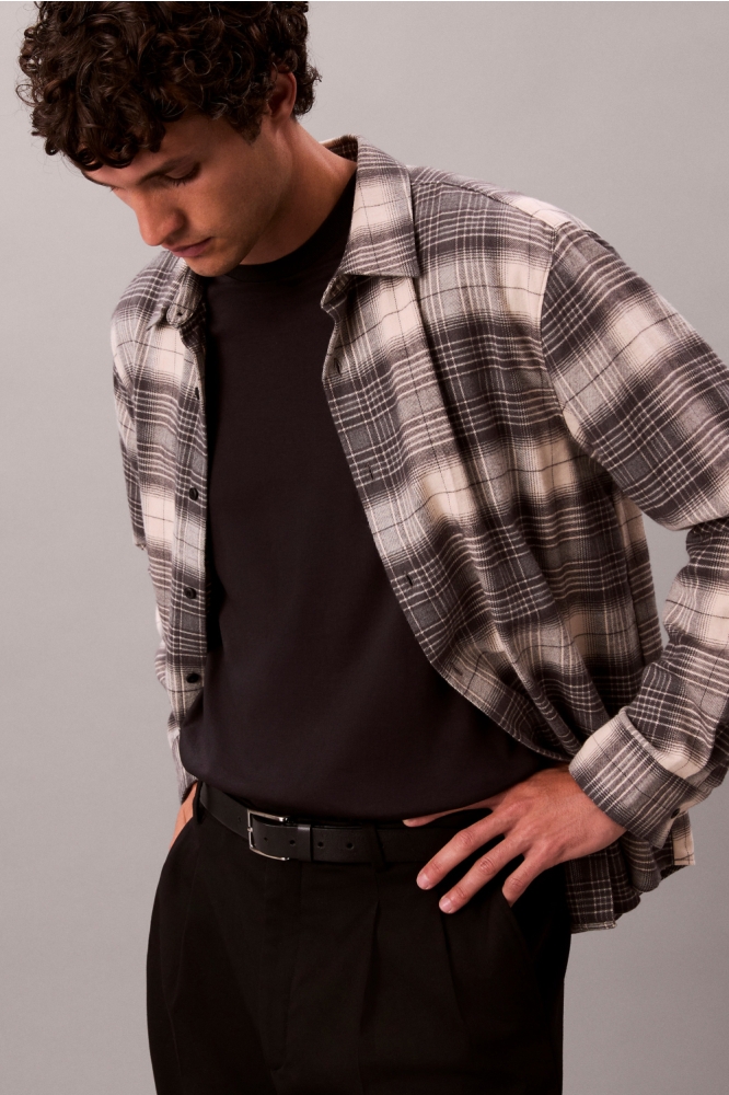 Calvin Klein grijze heren overhemd | Model vooraanzicht