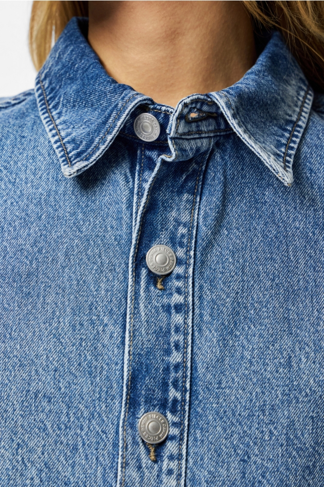 Pieces blauwe dames blouse | Close up