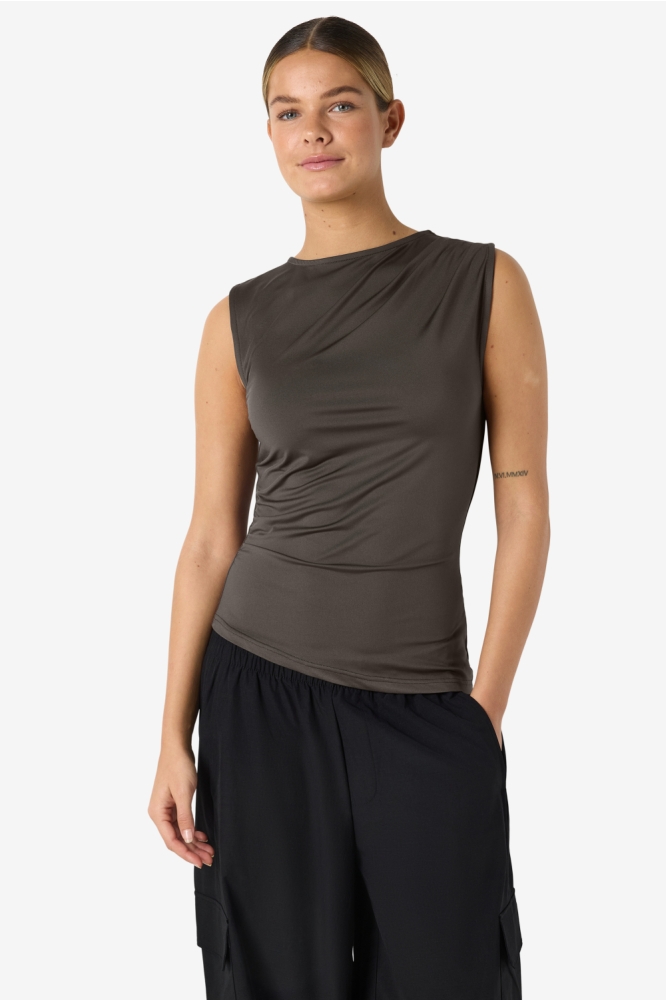 Noisy may bruine dames top | Model vooraanzicht