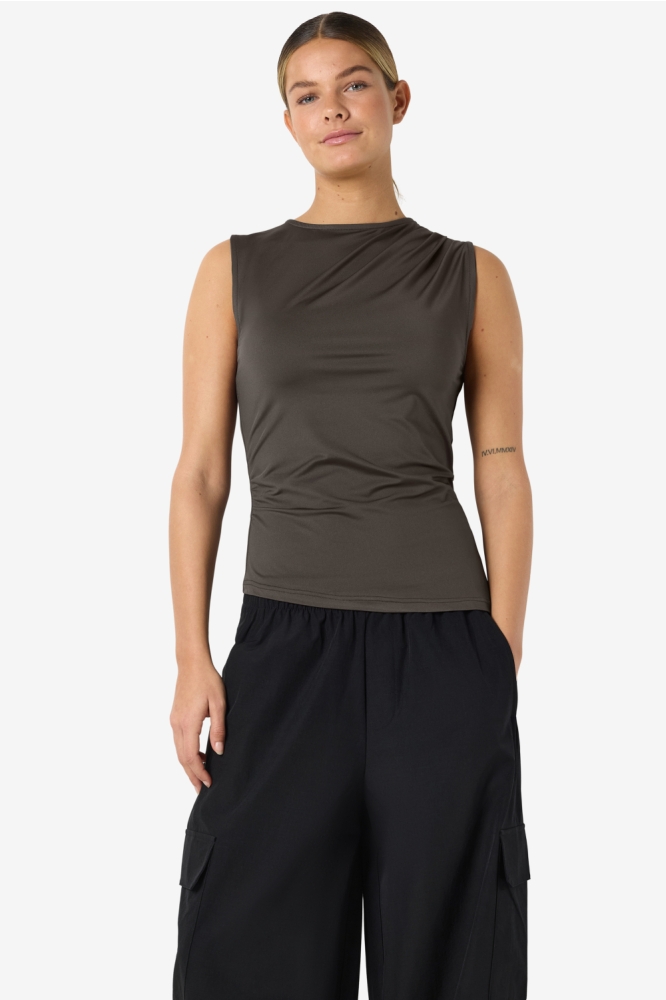 Noisy may bruine dames top | Model vooraanzicht