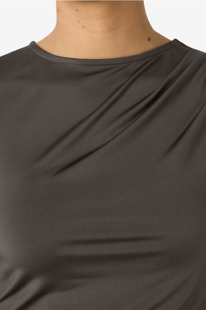 Noisy may bruine dames top | Close up