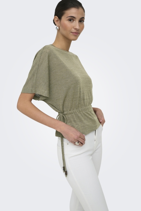 Only groene dames t-shirt | Model zijaanzicht