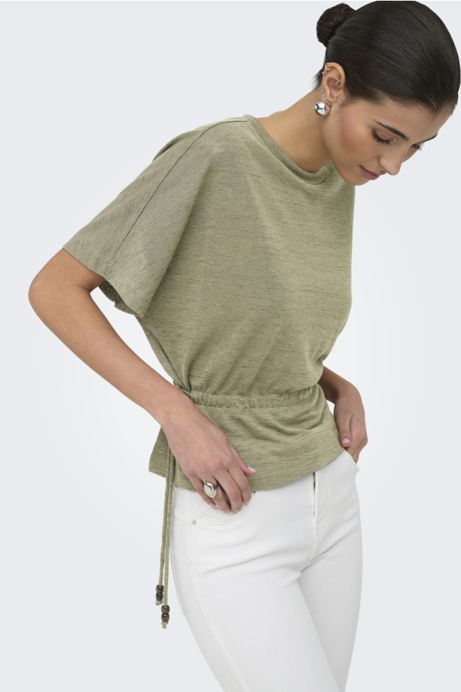 Only groene dames t-shirt | Model zijaanzicht