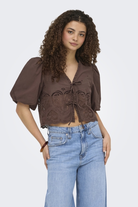 Only bruine dames t-shirt | Model vooraanzicht