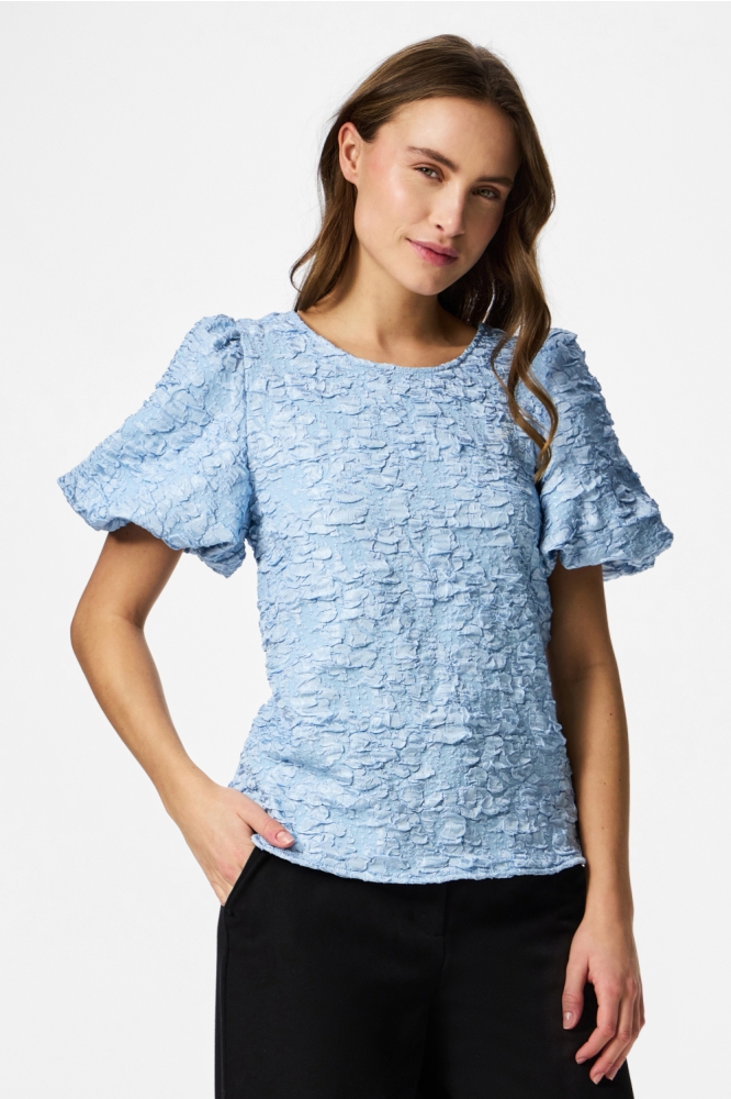Pieces blauwe dames t-shirt | Model vooraanzicht