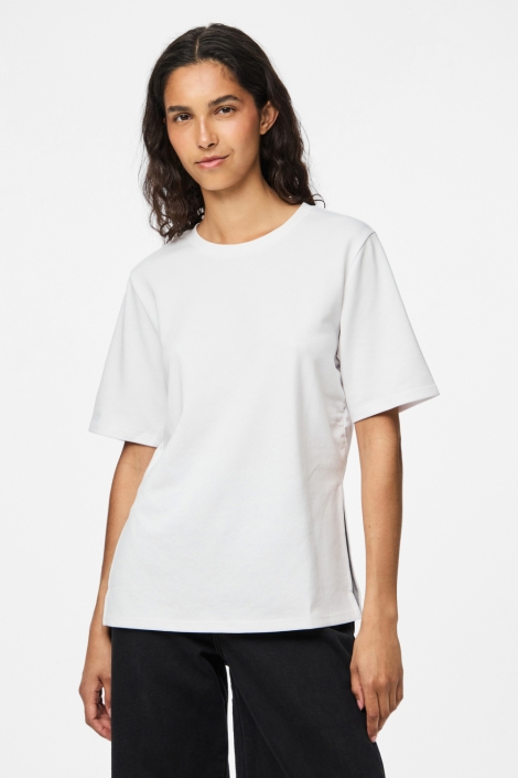 Pieces witte dames t-shirt | Model vooraanzicht