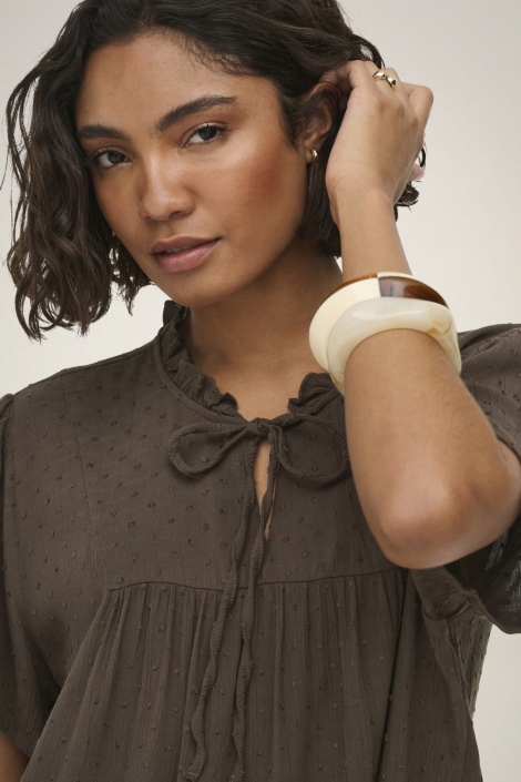 Jacqueline de Yong bruine dames blouse | Close up