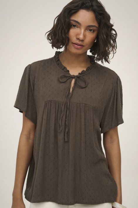 Jacqueline de Yong bruine dames blouse | Model vooraanzicht