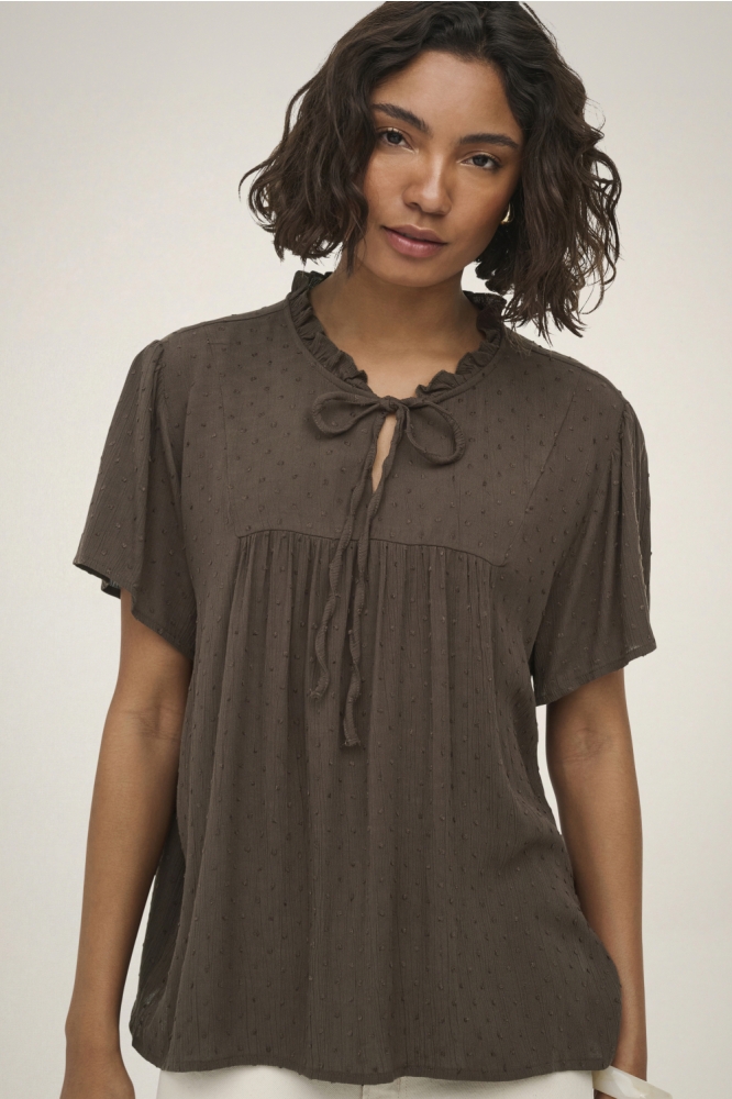 Jacqueline de Yong bruine dames blouse | Model vooraanzicht