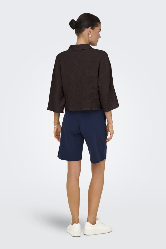 Jacqueline de Yong bruine dames blouse | Model achteraanzicht