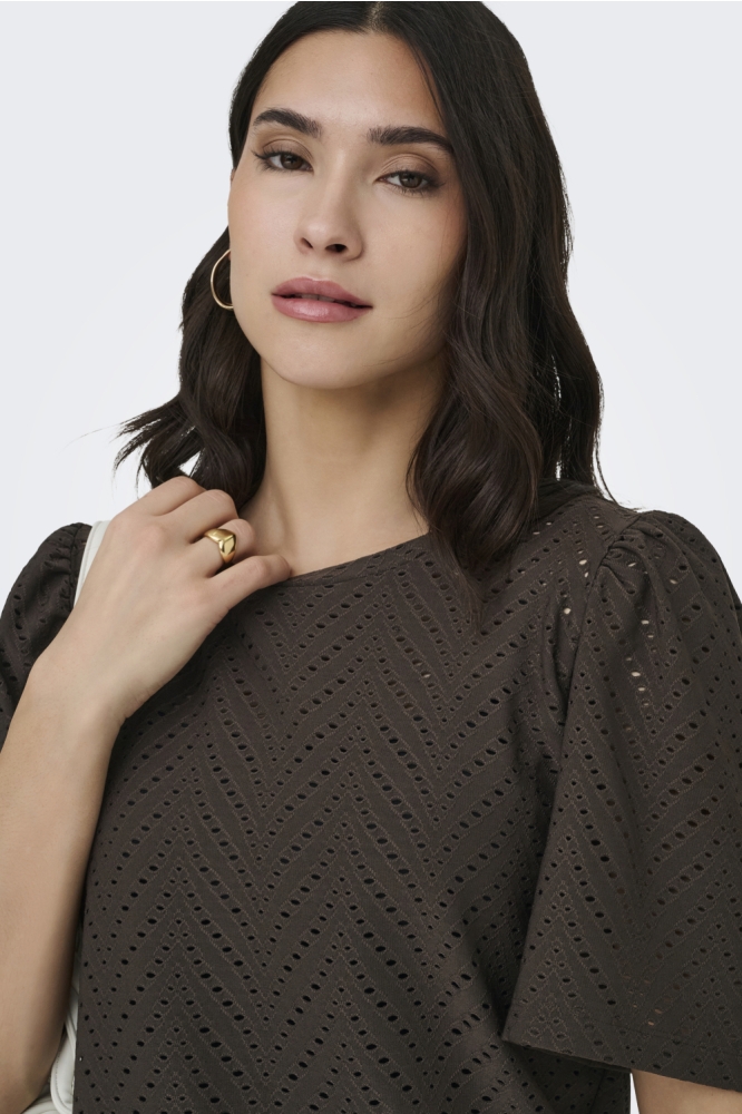 Jacqueline de Yong bruine dames t-shirt | Close up