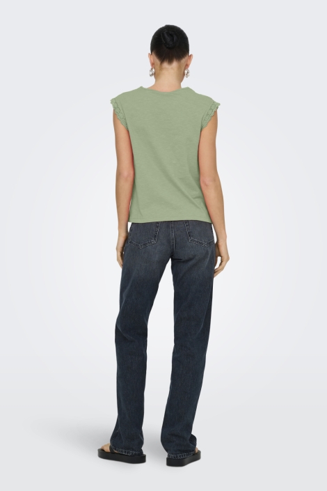 Jacqueline de Yong groene dames t-shirt | Model achteraanzicht