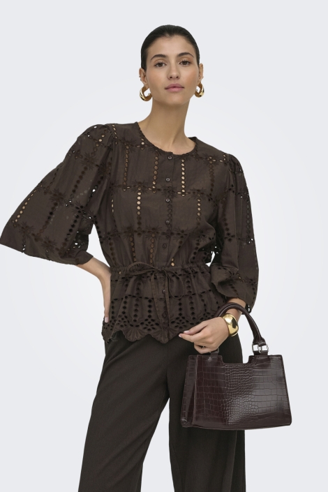 Jacqueline de Yong bruine dames blouse | Model vooraanzicht