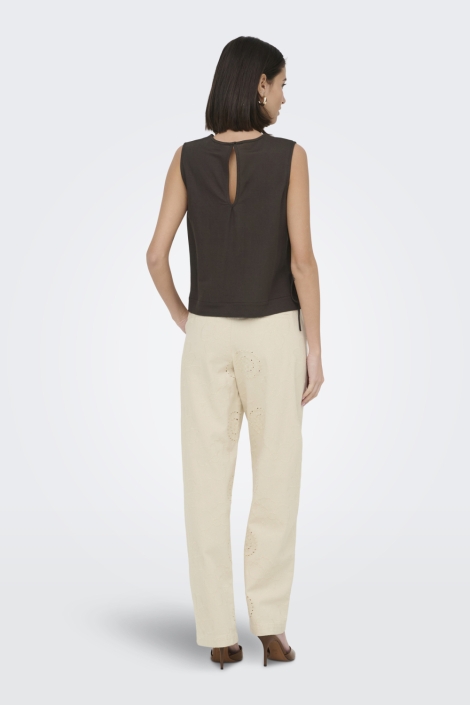 Jacqueline de Yong bruine dames top | Model achteraanzicht