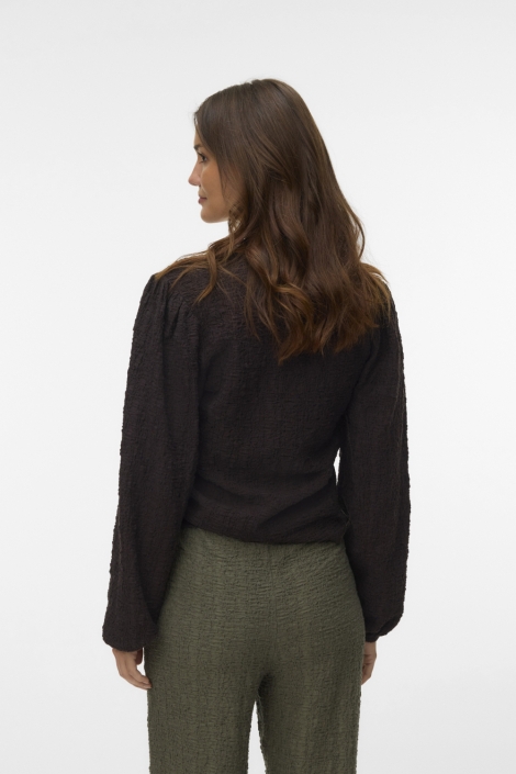 Vero Moda bruine dames t-shirt | Model achteraanzicht