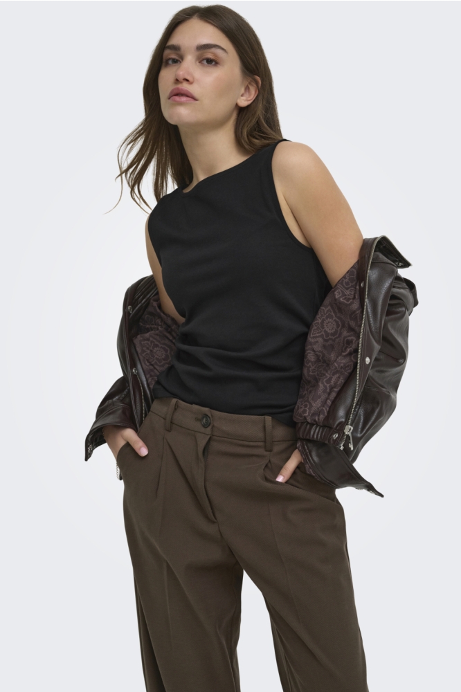 Only zwarte dames top | Model vooraanzicht