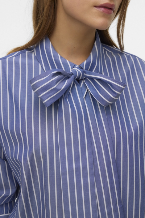 Vero Moda blauwe dames blouse | Close up