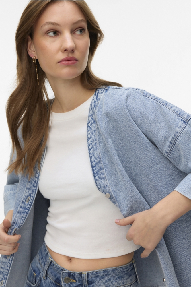 Vero Moda blauwe dames blouse | Model vooraanzicht