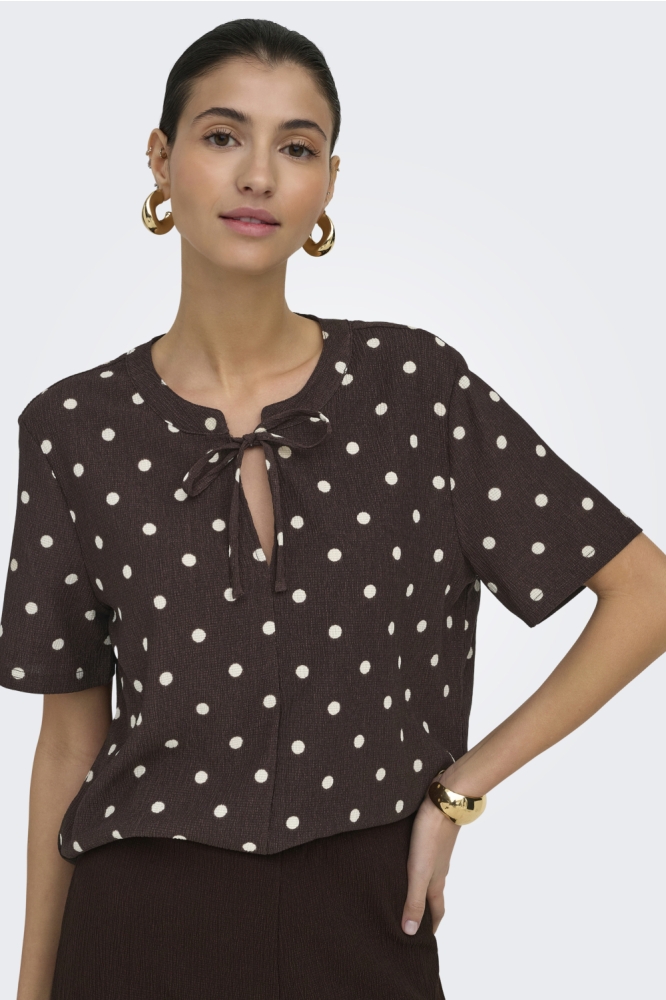 Jacqueline de Yong bruine dames blouse | Model vooraanzicht