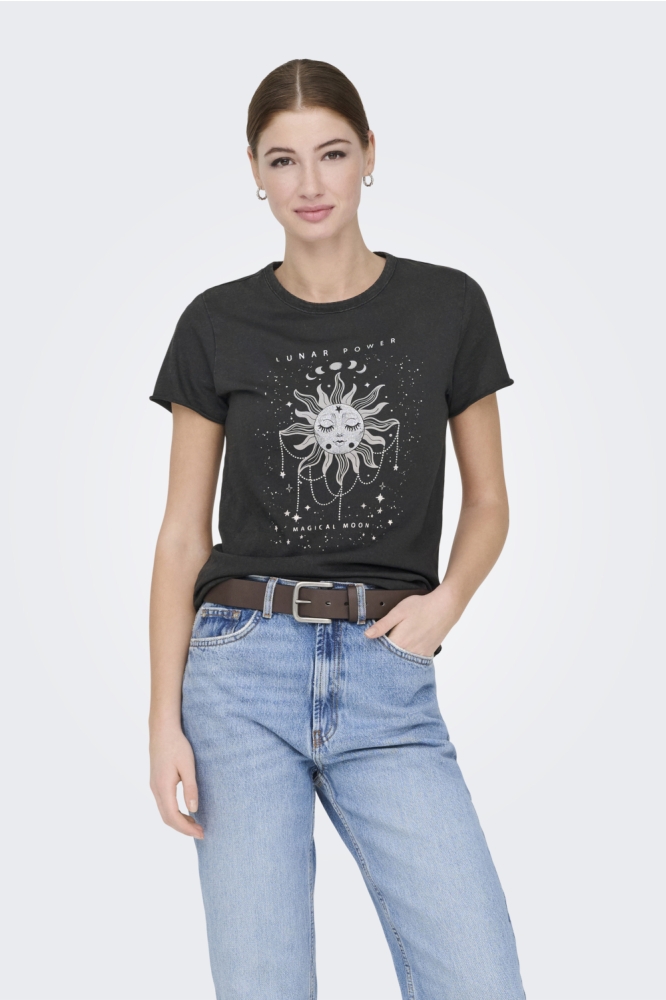 Only zwarte dames t-shirt | Model vooraanzicht