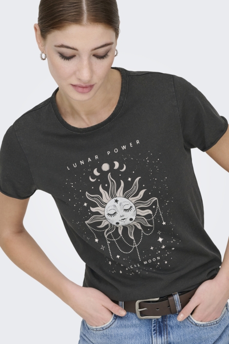 Only zwarte dames t-shirt | Model vooraanzicht