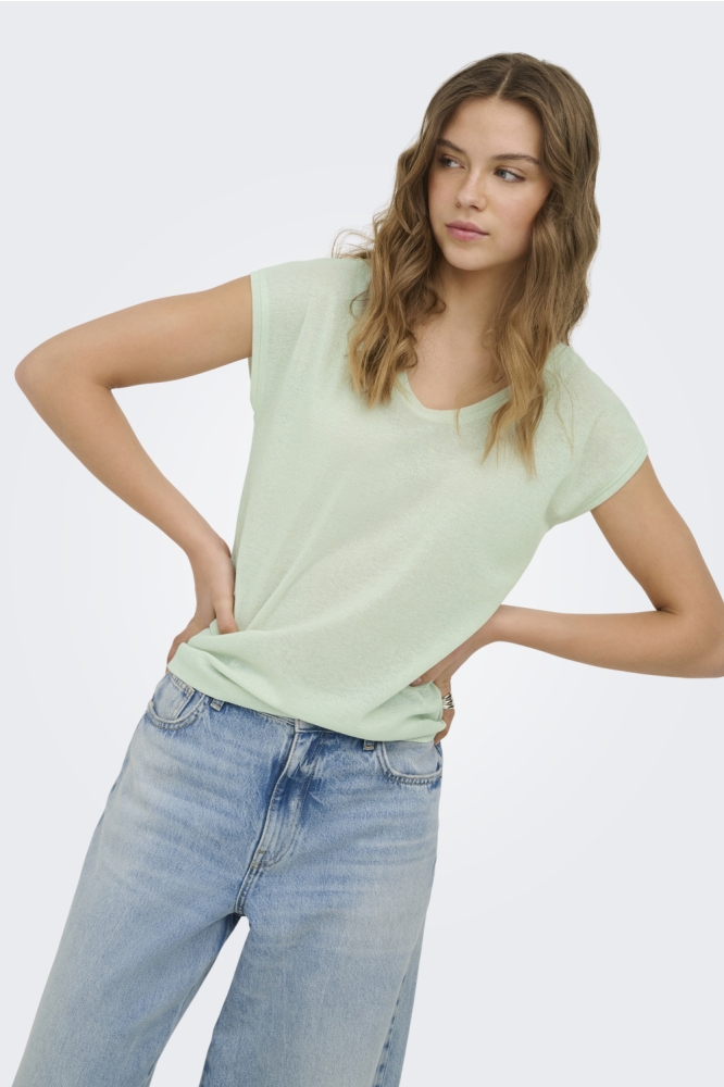 Only groene dames t-shirt | Model vooraanzicht