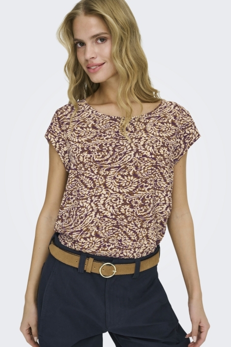 Only bruine dames t-shirt | Model vooraanzicht