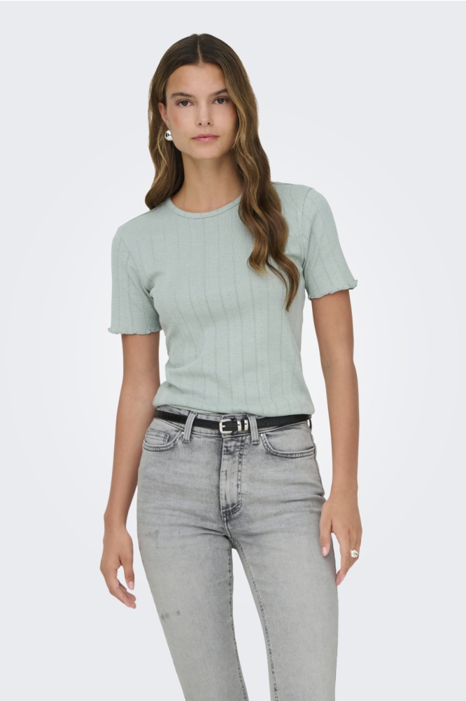 Only groene dames t-shirt | Model vooraanzicht