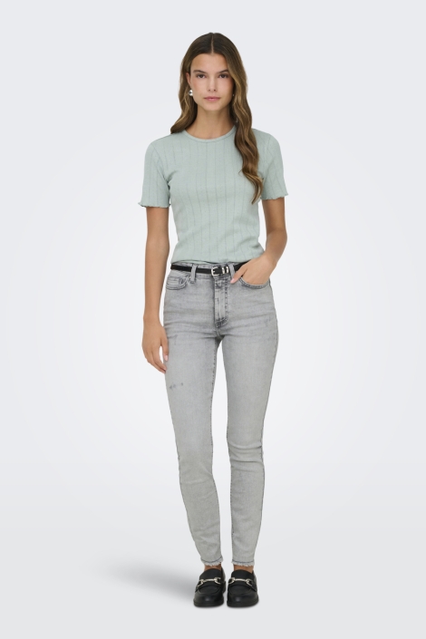 Only groene dames t-shirt | Model