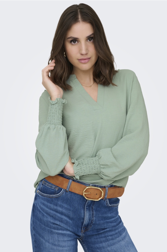 Only groene dames t-shirt | Model vooraanzicht