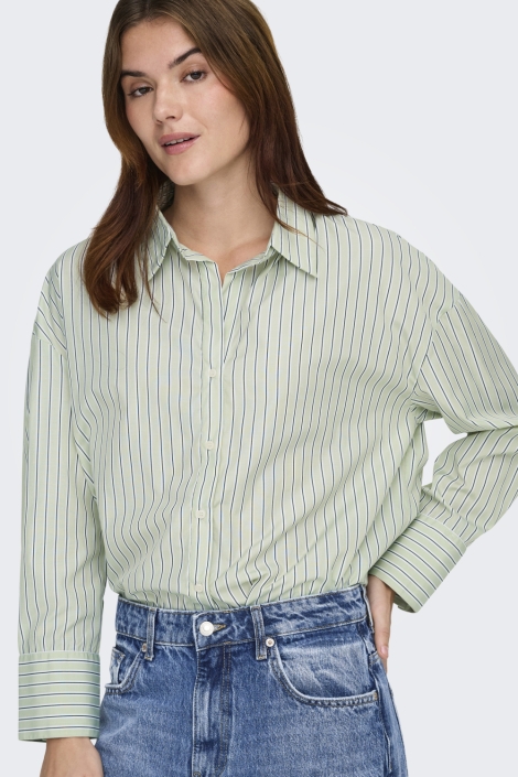 Only groene dames blouse | Model vooraanzicht