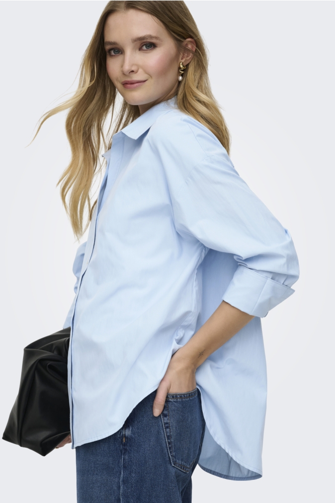 Only blauwe dames blouse | Model zijaanzicht
